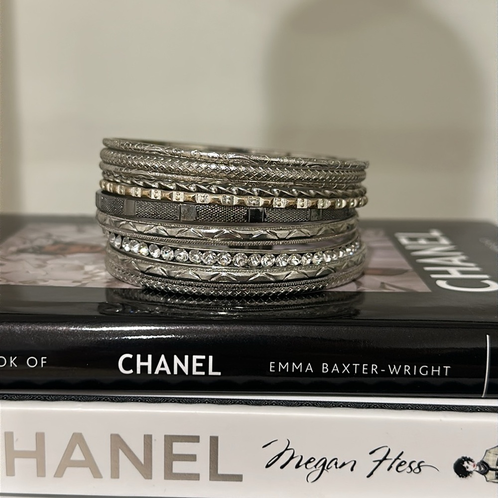 Cache Silver Bangles - Picture 8 of 11
